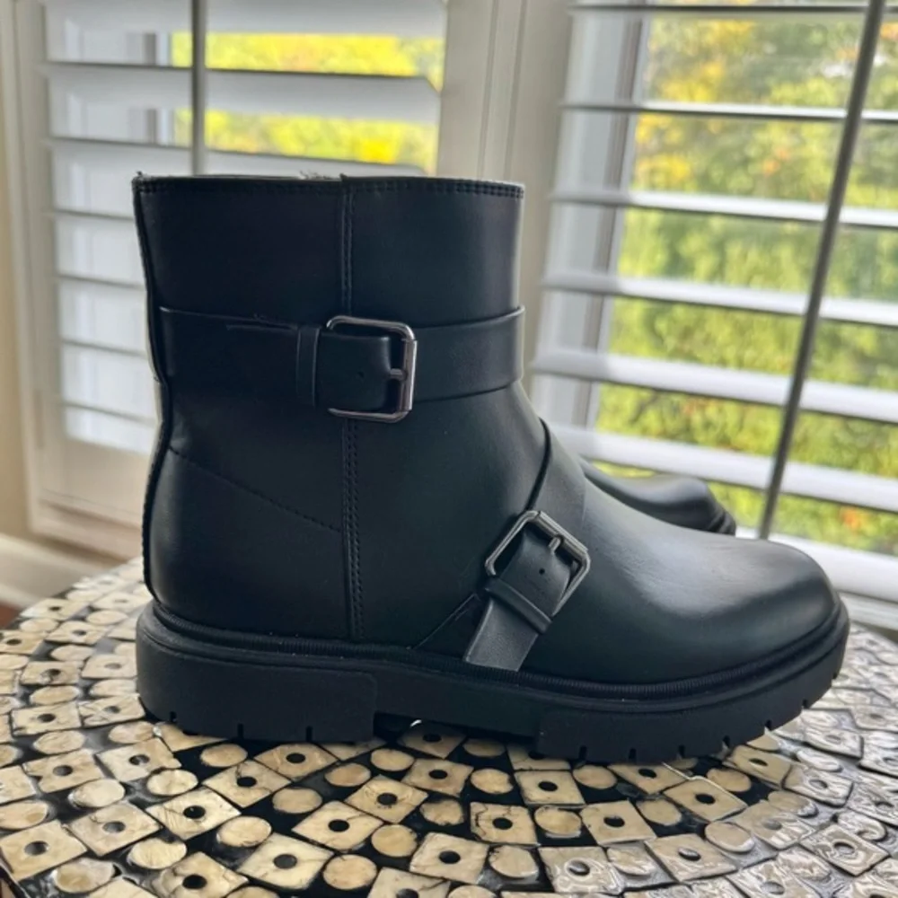 Art Class Black Chunky Sole Moto Boots Ankle Size 5 Girls or Size 7 Women